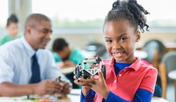 Makerspace_young_girl-1024x683